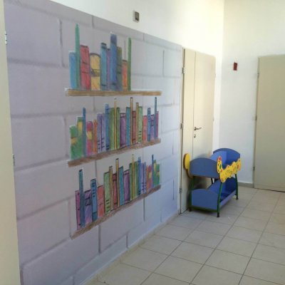 עיצוב מסדרון כיתות א' לריכוך המעבר מהגן
